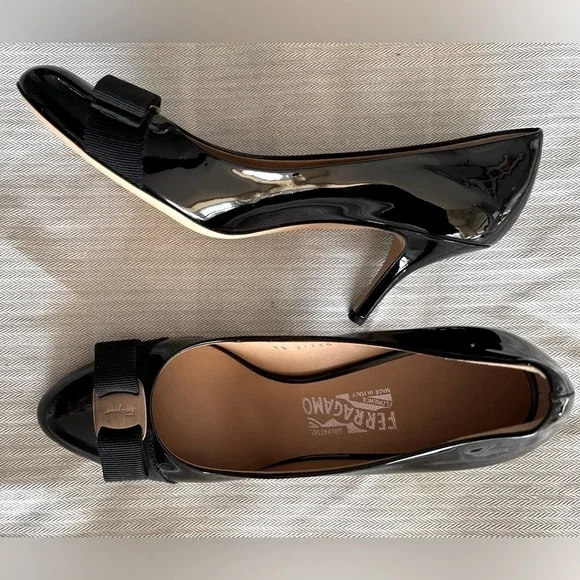 Ferragamo Black Patent Leather Pumps, Size 8 2A (Narrow) - Picture 5 of 15